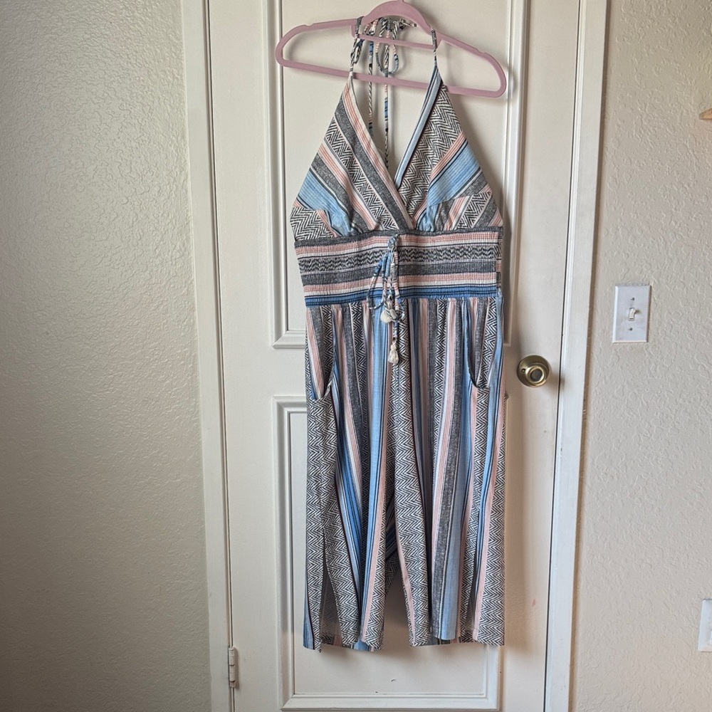 VENUS Vibrant Striped Halter Dress with Pockets - Picture 2 of 12